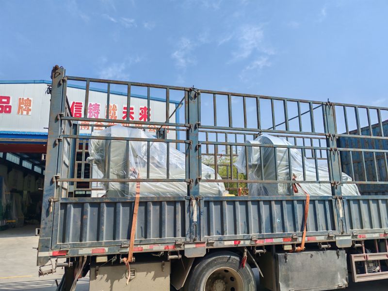 两台正压防爆电机发货